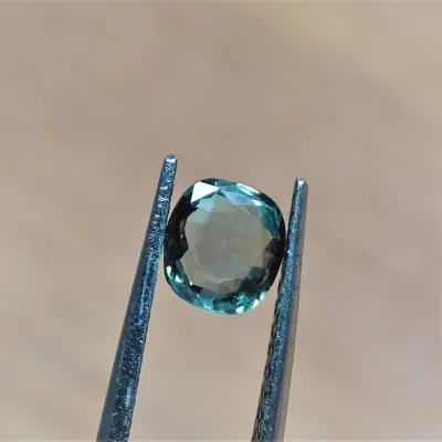 Alexandrit - 1,06 ct. Alexandrit patří mezi nejcennější drahokamy a je nejvzácnější varietou minerálu chryzoberylu.