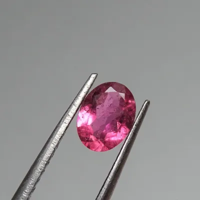 Turmalín 0,90 ct, Afrika