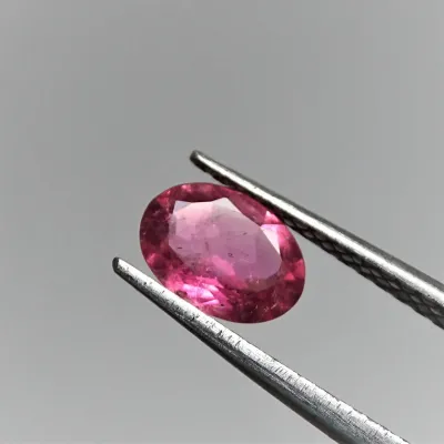 Turmalín 0,90 ct, Afrika