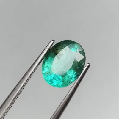 Smaragd přírodní broušený 1,76 ct, Zambie