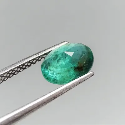 Smaragd přírodní broušený 1,76 ct, Zambie