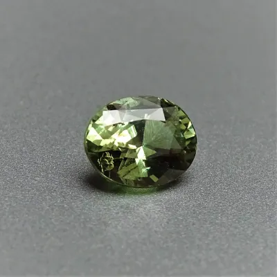 Alexandrit - 2,40 ct Srí Lanka CGL certifikát člen asociace GIA Alexandrit - 2,40 ct Srí Lanka CGL certifikát člen asociace GIA