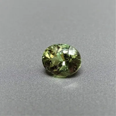 Alexandrit - 2,40 ct Srí Lanka CGL certifikát člen asociace GIA Alexandrit - 2,40 ct Srí Lanka CGL certifikát člen asociace GIA