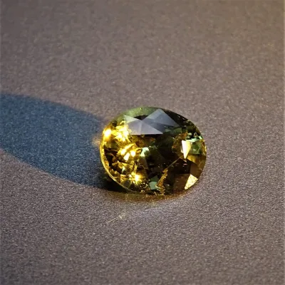Alexandrit - 2,40 ct Srí Lanka CGL certifikát člen asociace GIA Alexandrit - 2,40 ct Srí Lanka CGL certifikát člen asociace GIA