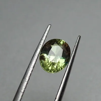 Alexandrit - 2,40 ct Srí Lanka CGL certifikát člen asociace GIA