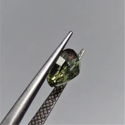 Alexandrit - 2,40 ct Srí Lanka CGL certifikát člen asociace GIA Alexandrit - 2,40 ct Srí Lanka CGL certifikát člen asociace GIA