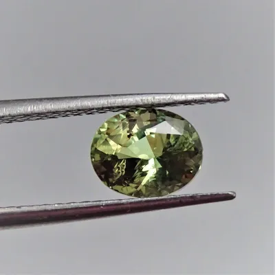 Alexandrit - 2,40 ct Srí Lanka CGL certifikát člen asociace GIA Alexandrit - 2,40 ct Srí Lanka CGL certifikát člen asociace GIA