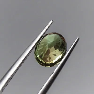Alexandrit - 2,40 ct Srí Lanka CGL certifikát člen asociace GIA Alexandrit - 2,40 ct Srí Lanka CGL certifikát člen asociace GIA