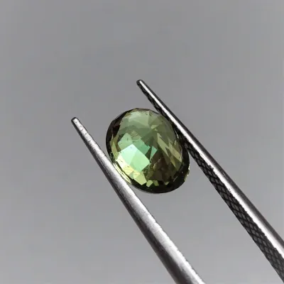 Alexandrit - 2,40 ct Srí Lanka CGL certifikát člen asociace GIA Alexandrit - 2,40 ct Srí Lanka CGL certifikát člen asociace GIA