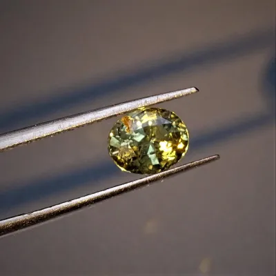Alexandrit - 2,40 ct Srí Lanka CGL certifikát člen asociace GIA Alexandrit - 2,40 ct Srí Lanka CGL certifikát člen asociace GIA