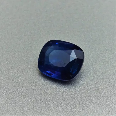 Safír modrý 3,42 ct Srí Lanka CGL (Ceylon Gem Lab) member of the GIA certificate