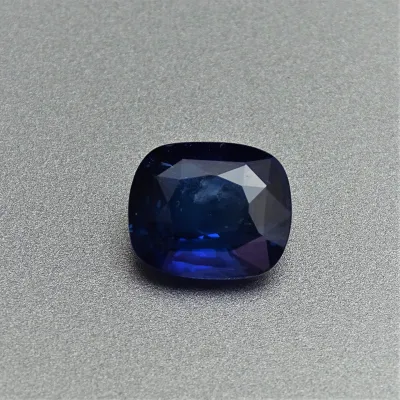 Safír modrý 3,42 ct Srí Lanka CGL (Ceylon Gem Lab) member of the GIA certificate