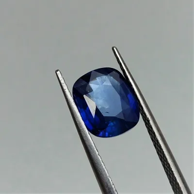 Safír modrý 3,42 ct Srí Lanka CGL (Ceylon Gem Lab) member of the GIA certificate Safír modrý 3,42 ct Srí Lanka CGL (Ceylon Gem Lab) member of the GIA certificate