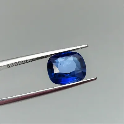 Safír modrý 3,42 ct Srí Lanka CGL (Ceylon Gem Lab) member of the GIA certificate