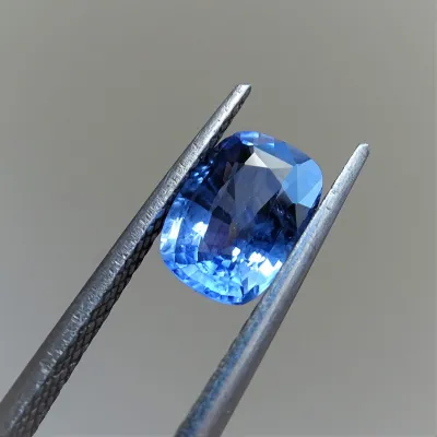 Safír modrý 1,84 ct Srí Lanka CGL (Ceylon Gem Lab) member of the GIA certificate Safír modrý 1,84 ct Srí Lanka CGL (Ceylon Gem Lab) member of the GIA certificate