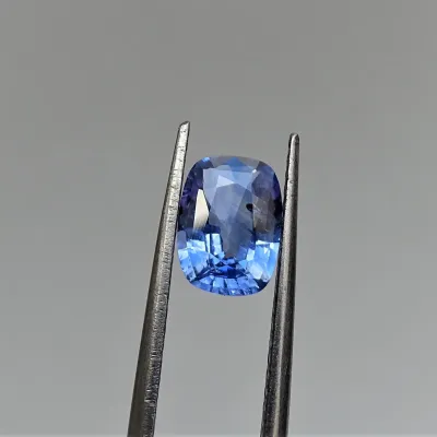 Safír modrý 1,84 ct Srí Lanka CGL (Ceylon Gem Lab) member of the GIA certificate