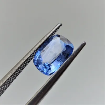 Safír modrý 1,84 ct Srí Lanka CGL (Ceylon Gem Lab) member of the GIA certificate Safír modrý 1,84 ct Srí Lanka CGL (Ceylon Gem Lab) member of the GIA certificate