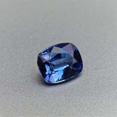 Safír modrý 1,75 ct Srí Lanka CGL (Ceylon Gem Lab) member of the GIA certificate