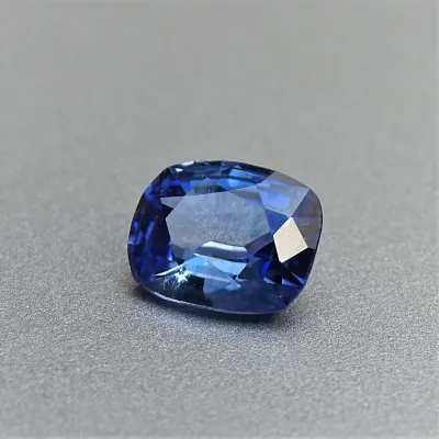 Safír modrý 1,75 ct Srí Lanka CGL (Ceylon Gem Lab) member of the GIA certificate