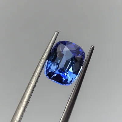 Safír modrý 1,75 ct Srí Lanka CGL (Ceylon Gem Lab) member of the GIA certificate