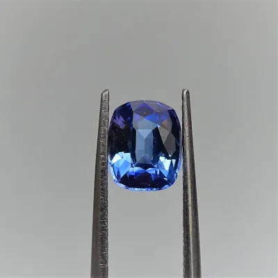 Safír modrý 1,75 ct Srí Lanka CGL (Ceylon Gem Lab) member of the GIA certificate