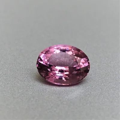 Spinel - 2,43 ct, Srí Lanka, certifikát CGL (Ceylon Gem Lab) člen asociace GIA