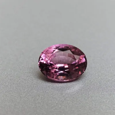 Spinel - 2,43 ct, Srí Lanka, certifikát CGL (Ceylon Gem Lab) člen asociace GIA