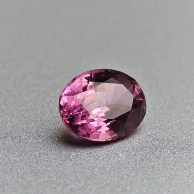 Spinel - 2,43 ct, Srí Lanka, certifikát CGL (Ceylon Gem Lab) člen asociace GIA