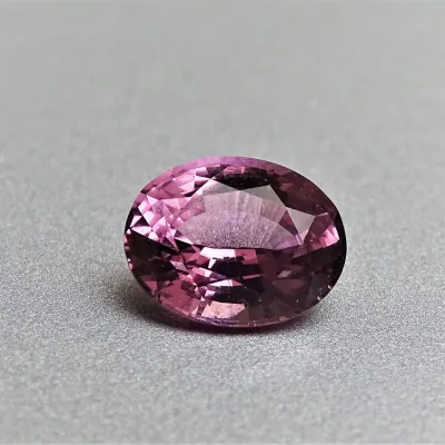 Spinel - 2,43 ct, Srí Lanka, certifikát CGL (Ceylon Gem Lab) člen asociace GIA