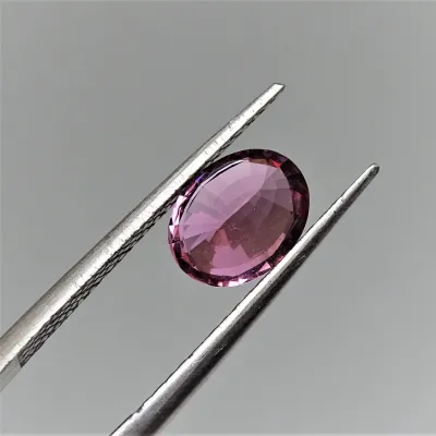 Spinel - 2,43 ct, Srí Lanka, certifikát CGL (Ceylon Gem Lab) člen asociace GIA