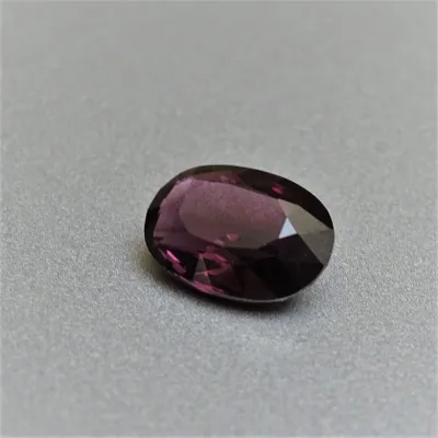 Spinel - 2,85 ct, Srí Lanka, certifikát CGL (Ceylon Gem Lab) člen asociace GIA