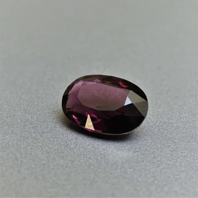 Spinel - 2,85 ct, Srí Lanka, certifikát CGL (Ceylon Gem Lab) člen asociace GIA