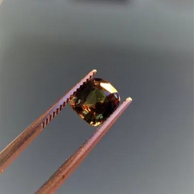 Alexandrit - 1,6 ct. Alexandrit patří mezi nejcennější drahokamy a je nejvzácnější varietou minerálu chryzoberylu.