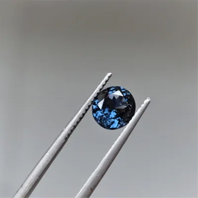 Spinel přírodní tmavě modrá 1,41 ct Srí Lanka GIA certifikát (tepelně neupravován)