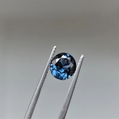 Spinel přírodní tmavě modrá 1,41 ct Srí Lanka GIA certifikát (tepelně neupravován)