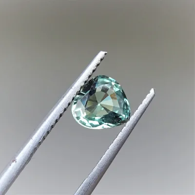 Alexandrit - 1,11 ct - TOP!. Alexandrit patří mezi nejcennější drahokamy a je nejvzácnější varietou minerálu chryzoberylu.