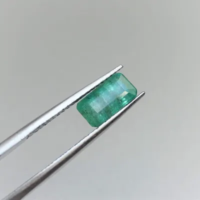 Smaragd přírodní broušený 2,35ct, Zambie