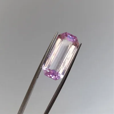 Kunzit broušený top kvalita 16,16ct, Afganistán