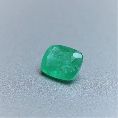 Smaragd přírodní broušený 1,62ct, certifikát, Kolumbie