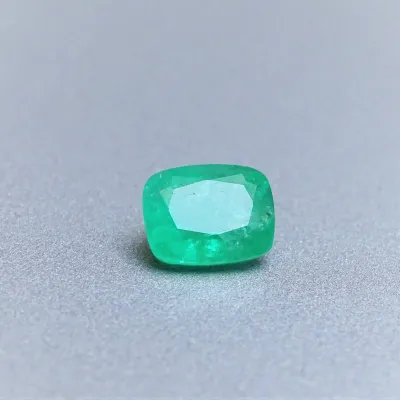 Smaragd přírodní broušený 1,62ct, certifikát, Kolumbie