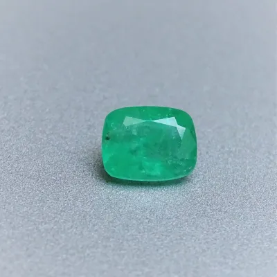 Smaragd přírodní broušený 1,62ct, certifikát, Kolumbie