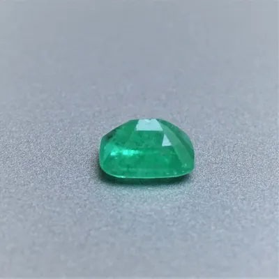 Smaragd přírodní broušený 1,62ct, certifikát, Kolumbie