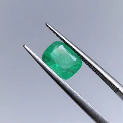 Smaragd přírodní broušený 1,62ct, certifikát, Kolumbie