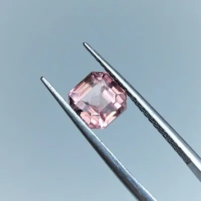 Turmalín přírodní rubelit 2,70ct, Brazil