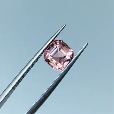 Turmalín přírodní rubelit 2,70ct, Brazil