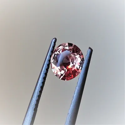 PADPARADSCHA Safír - 0,92 ct Srí Lanka GIA certifikát (tepelně neupraven)