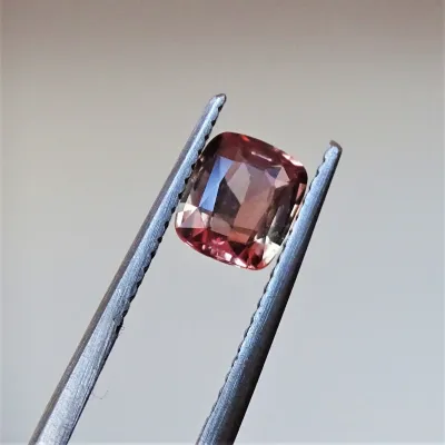 PADPARADSCHA  Safír - 1,03 ct Srí Lanka GIA certifikát (tepelně neupraven)