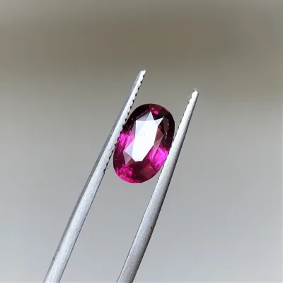 Granát - RHODOLIT - 2,6 ct