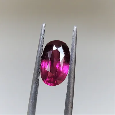 Granát - RHODOLIT - 2,6 ct