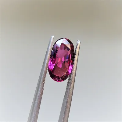 Granát - RHODOLIT - 2,5 ct